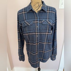 Women’s Patagonia button up size medium